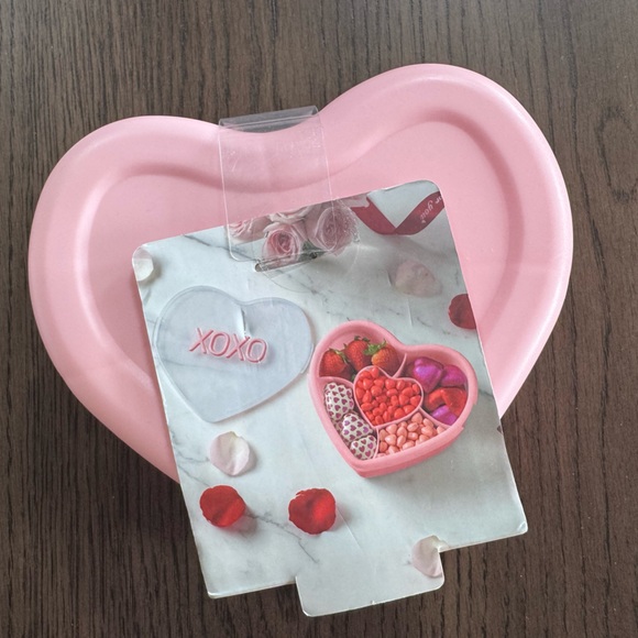 CWC Heart-Shaped Snack Box - Pink XOXO - Picture 3 of 3